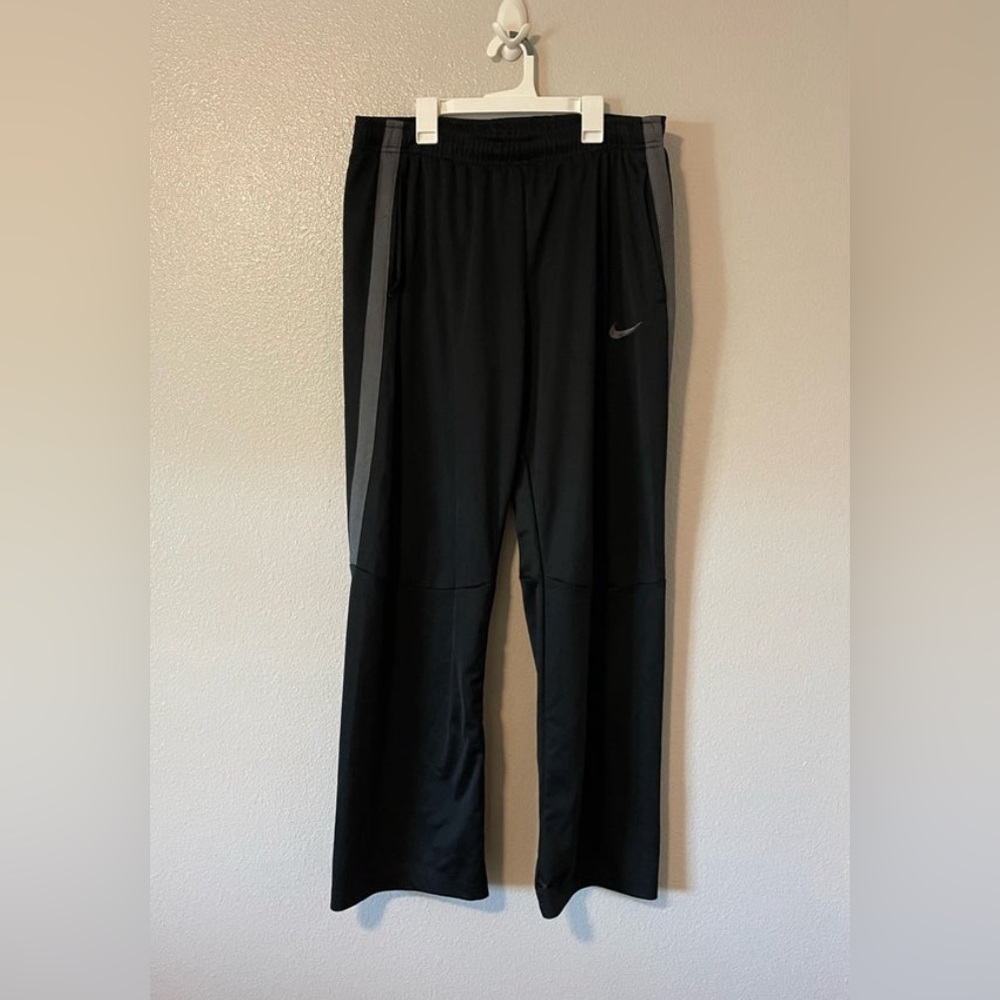 Nike Mens Training Pants With Pockets Size Large Embroidered Swoosh